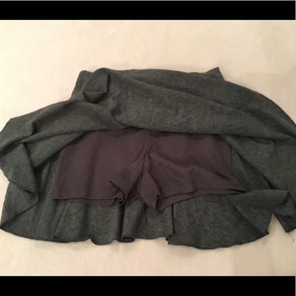 Cute flowy grey skirt w/ built in spandex shorts - Picture 2 of 4